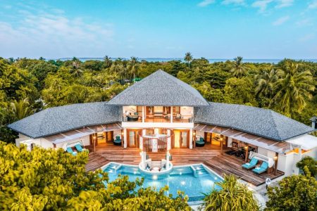 هتل Hideaway Beach