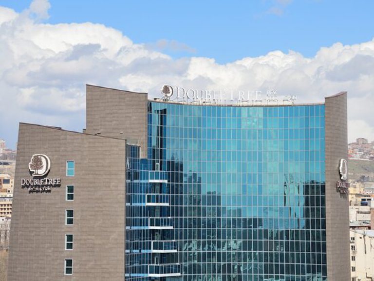هتل Double Tree By Hilton City Center ایروان