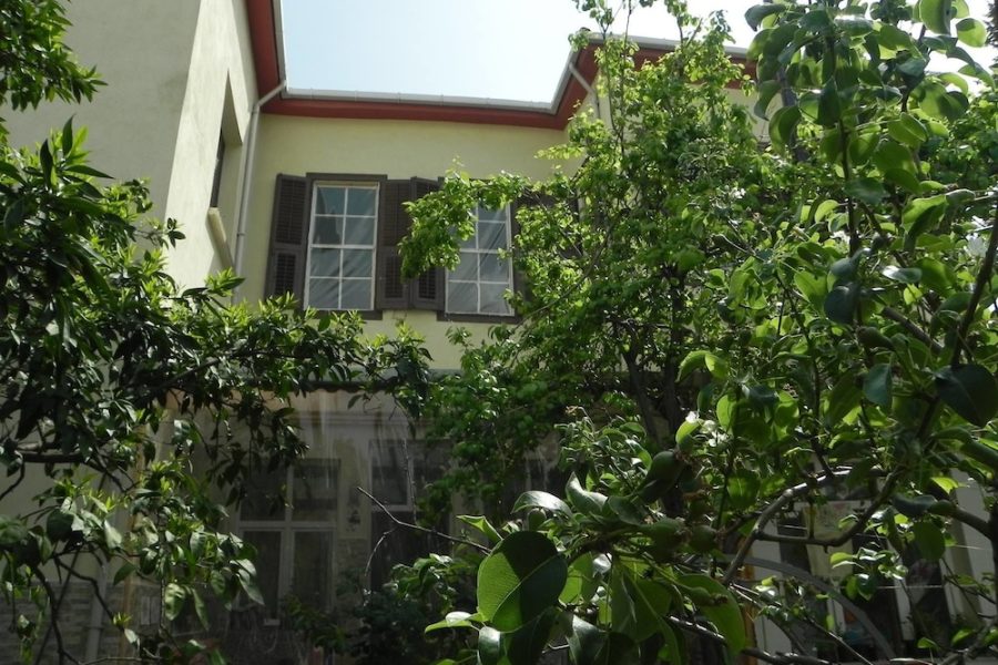 هاستل لوتوس گاردن (Lotus Garden Hostel) ازمیر