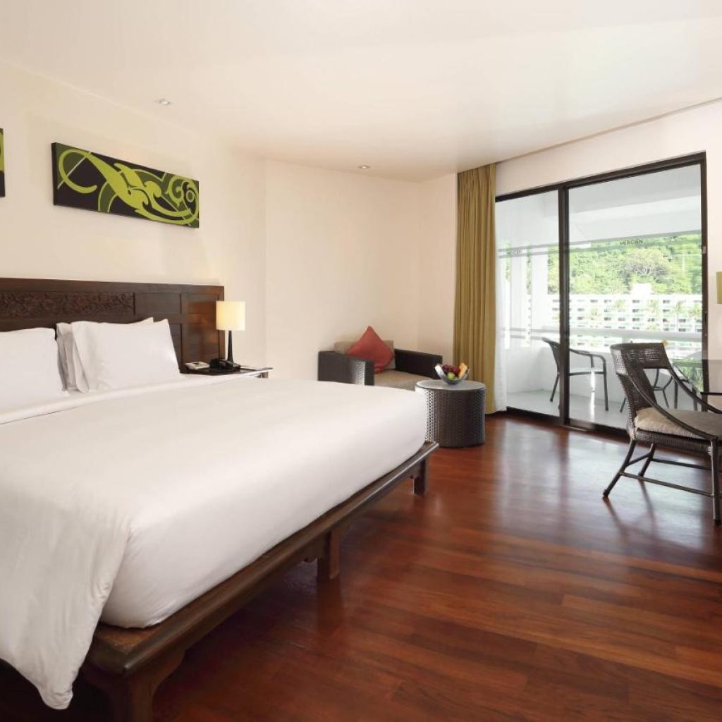 هتل ریزورت لمردین کرون 🛎️ | Le Meridien Phuket Beach Resort