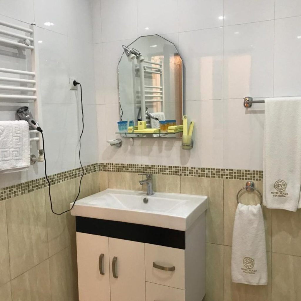 هتل پلازا ویکتوریا گیومری | Hotel Plaza Viktoria 🛎️
