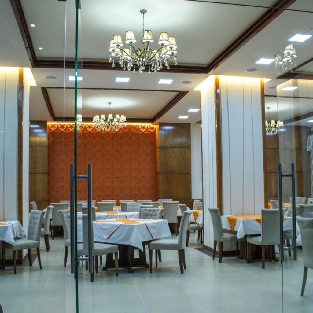هتل پلازا ویکتوریا گیومری | Hotel Plaza Viktoria 🛎️