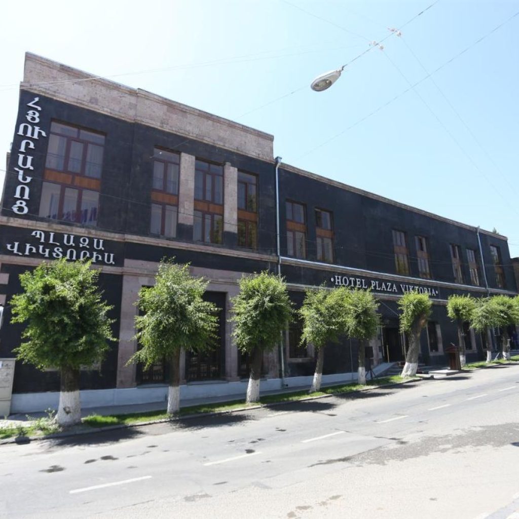 هتل پلازا ویکتوریا گیومری | Hotel Plaza Viktoria 🛎️