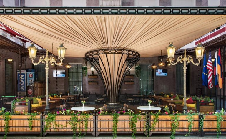 هتل سنترال ایروان | Central Hotel Yerevan 🛎️