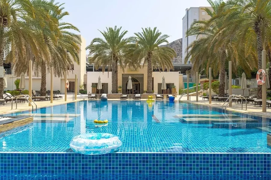 استخر هتل sheraton oman مسقط