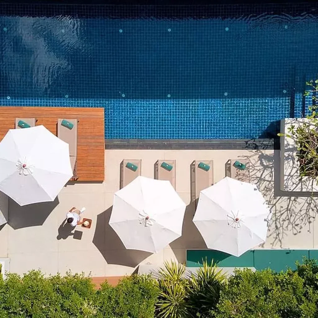 هتل اوتریگر سورین بیچ | Outrigger Surin Beach Hotel 🛎️