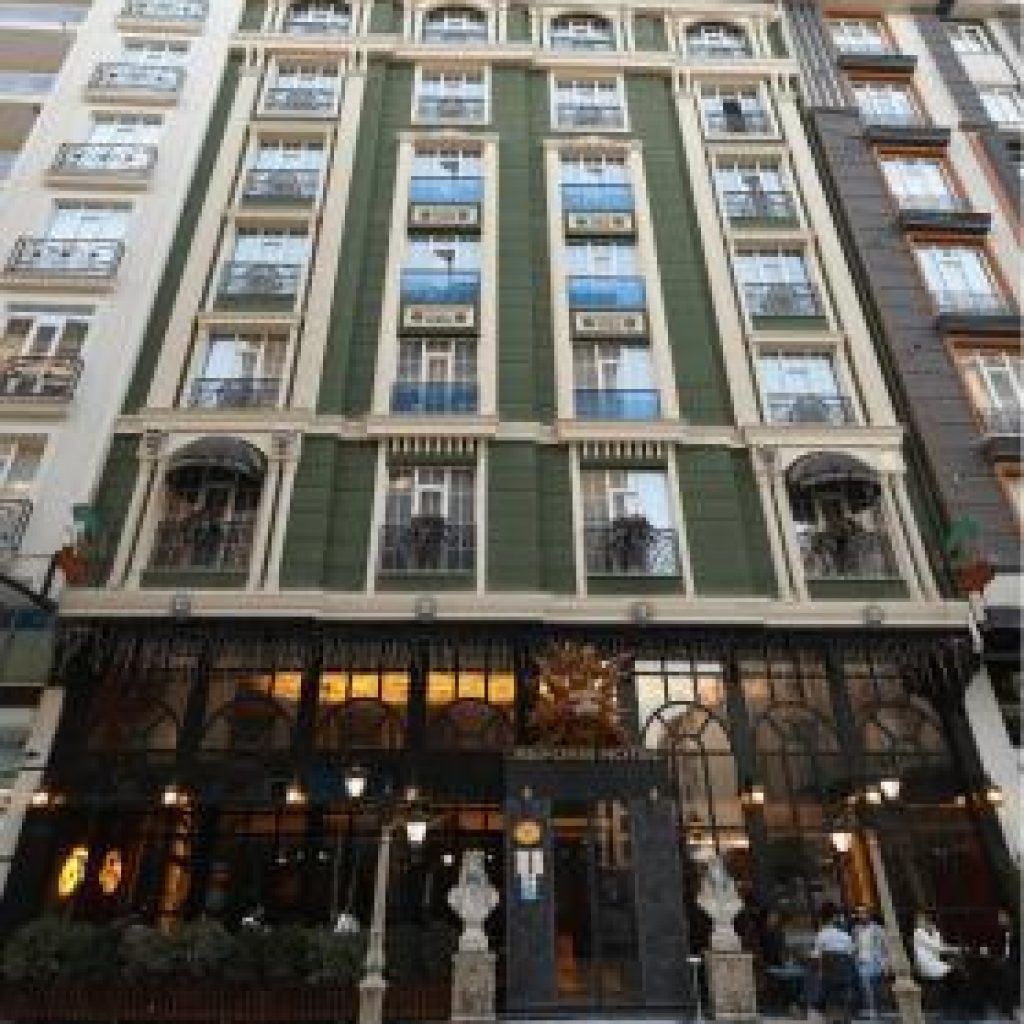 هتل ریفورم وان | Reform Hotel Van 🛎️