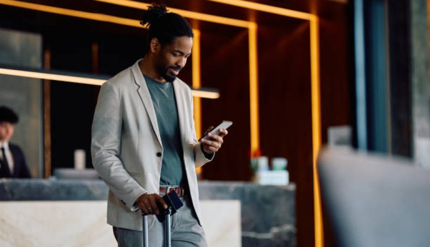 راهنمای جامع استفاده از اپلیکیشن‌های امنیت سفر برای آرامش بیشتر