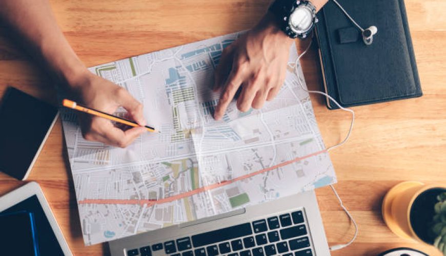 چک لیست کامل وسایل سفر یک‌روزه: مقایسه برترین تجهیزات ضروری