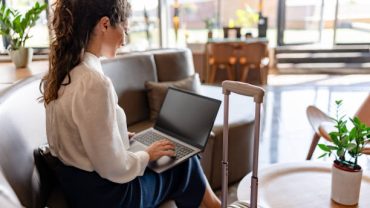 کامل‌ترین راهنمای ابزار سفر خارجی: برنامه‌ریزی هوشمندانه برای هر مقصد