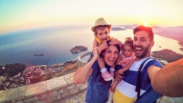 راهنمای جامع: کدام وسایل الکترونیکی ضروری در سفر را فراموش نکنیم؟