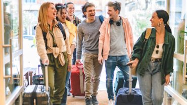 آشنایی با قوانین حمل مایعات در هواپیما سفری ایمن و راحت