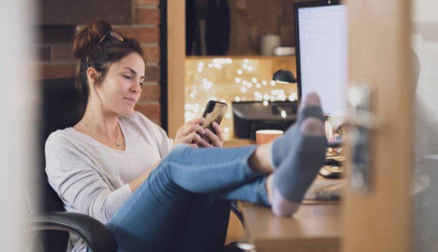 کامل‌ترین راهنمای انتخاب گجت‌های مسافرتی برای گوشی موبایل ۲۰۲۴