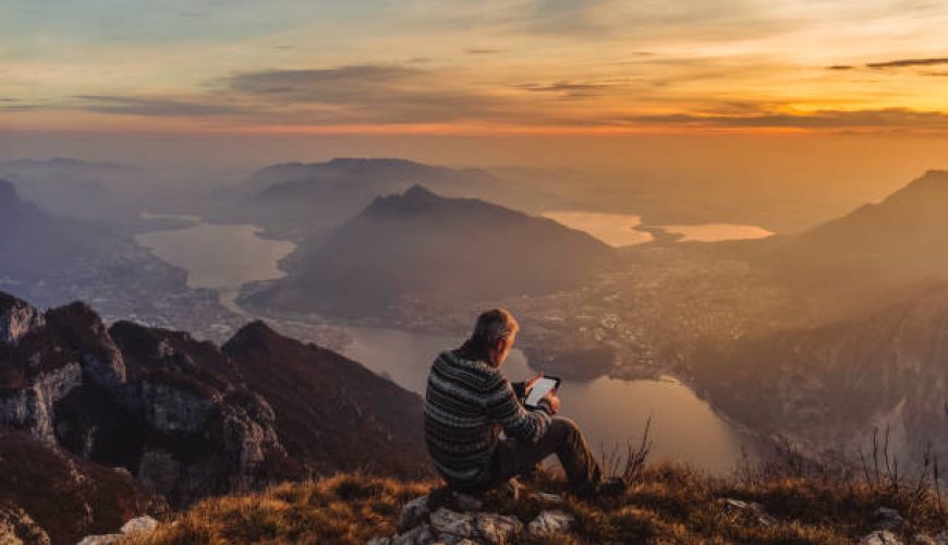 کدام ابزار سفر برای شما مناسب است؟ بررسی و مقایسه تخصصی