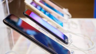 ترفندهای کاربردی با گجت‌های مسافرتی برای گوشی موبایل در طول پرواز