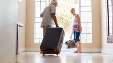 جدیدترین قوانین سفر برای سالمندان: نکات کلیدی سال ۲۰۲۴