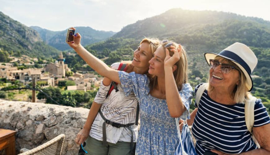 ترفندهای کاربردی برای ایرانگردی سالمندان سفری بی‌دغدغه و ایمن