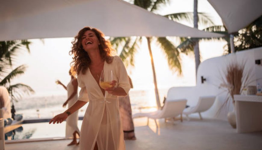 متنوع‌ترین تورهای ایرانگردی لوکس با آسمان سپید انتخابی شایسته