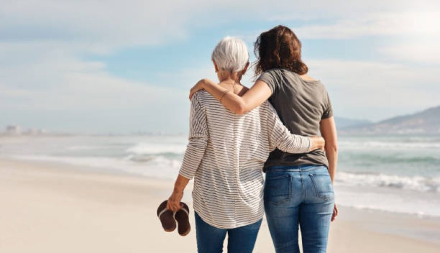 چالش‌های سفر سالمندان: آشنایی با قوانین سفر برای سالمندان