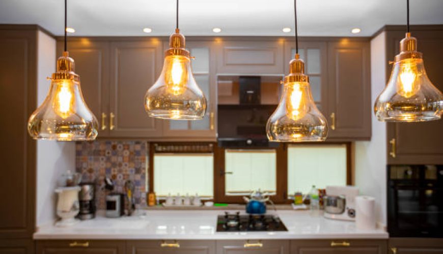 چراغ قوه و لامپ شارژی: کامل‌ترین مقایسه ابزارهای نورپردازی حرفه‌ای