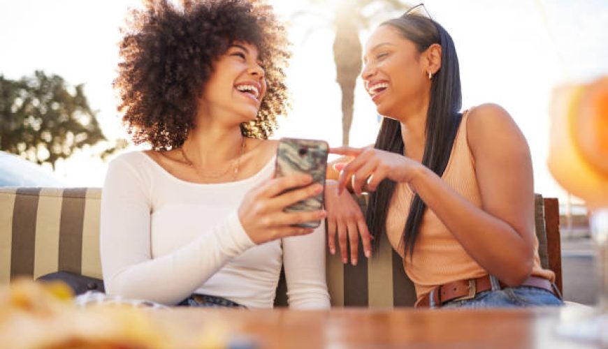 سفر آسان با بهترین اپلیکیشن‌های ترجمه برای سفر خارجی: راهنمای کامل