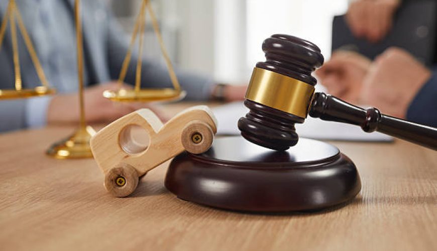 راهنمای جامع قوانین رانندگی در شهرهای توریستی برای سفری آسوده.