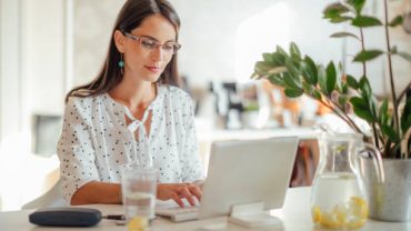 معرفی تخصصی برترین اپلیکیشن‌های خرید بلیت هواپیما سفری آسان